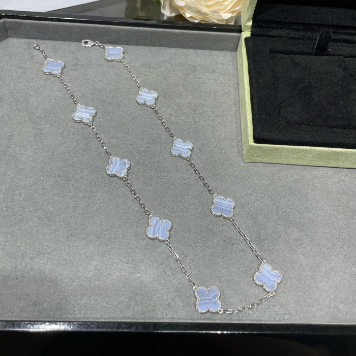 10 Flower Four Leaf Grass Necklace