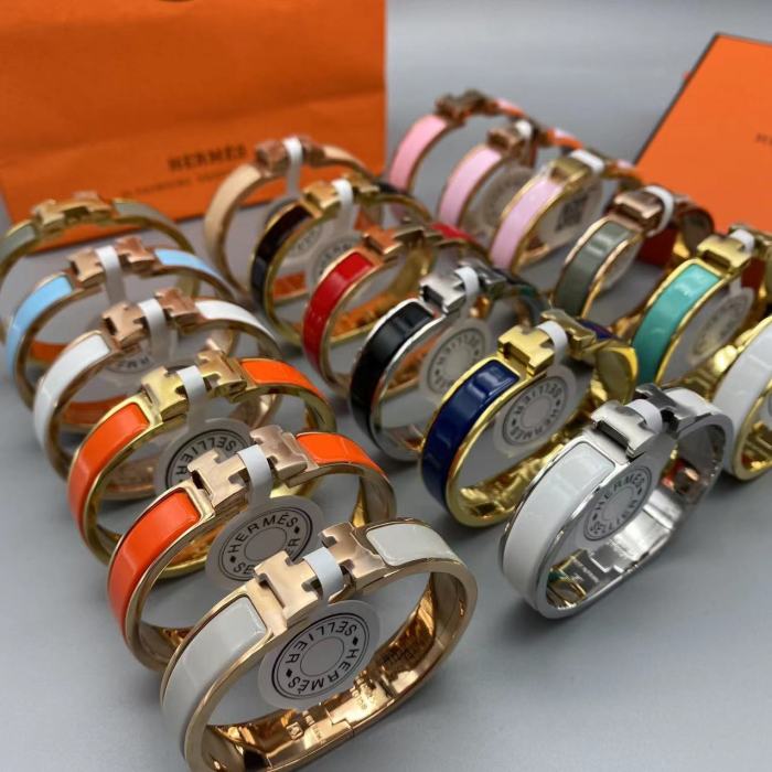 Multicolor letter H logo Bracelet