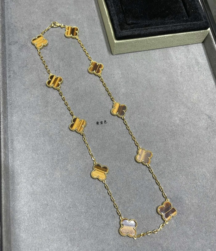 10 Flower Four Leaf Grass Necklace