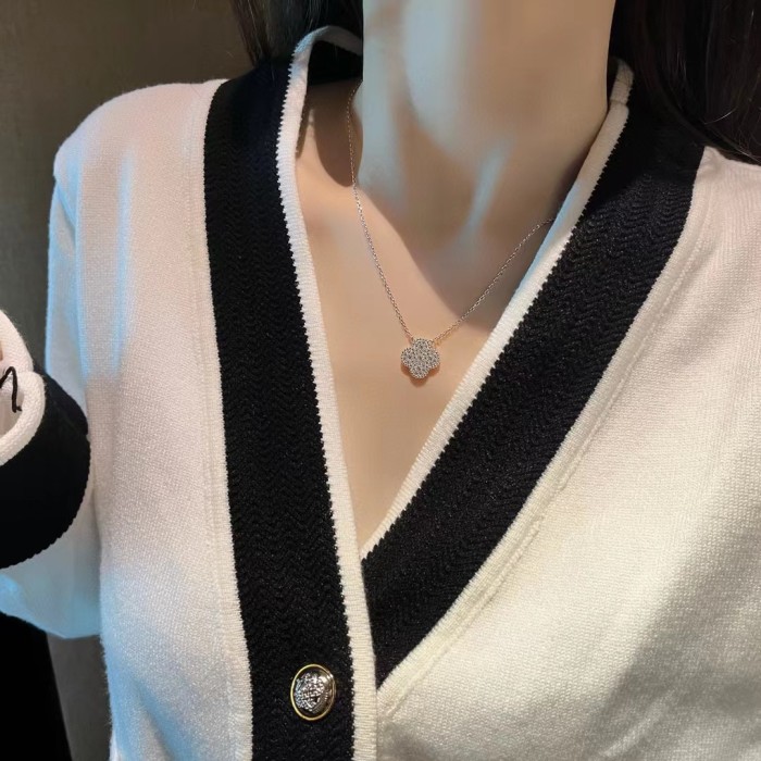 Four-leaved grass diamond necklace