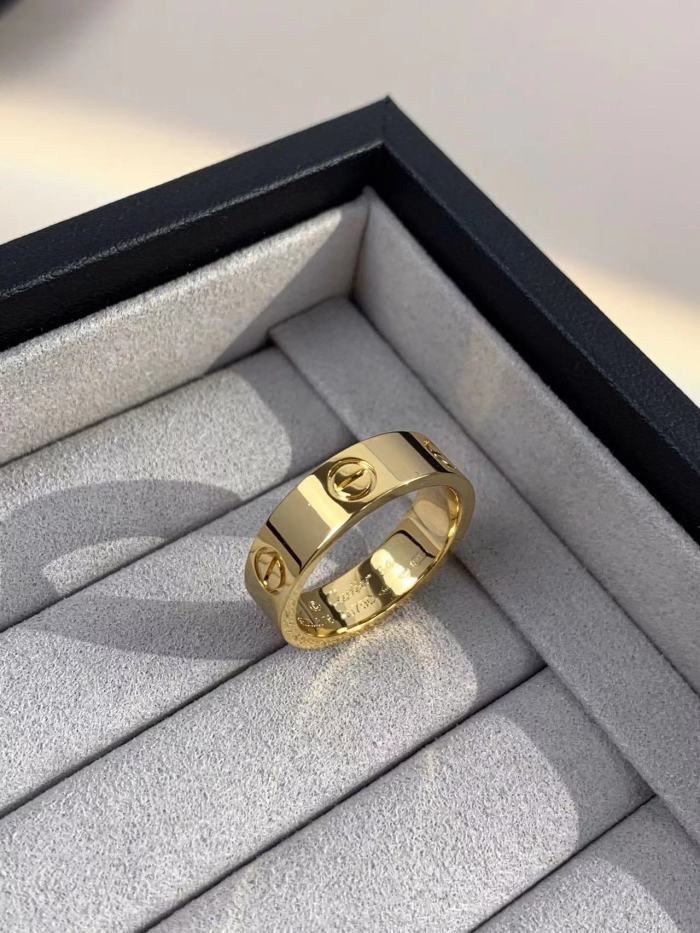 5.5mm smooth tricolor V gold ring