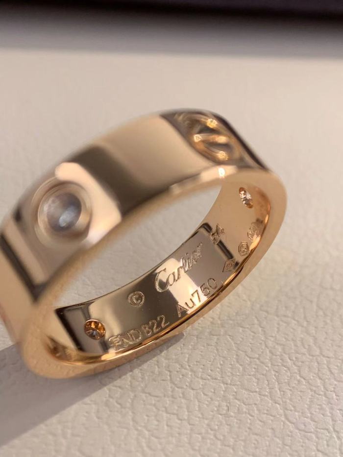 5.5mm smooth tricolor V gold diamond ring