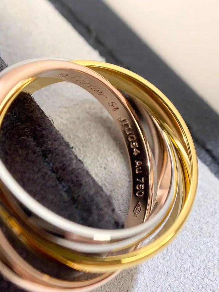 Three in 1 V gold ring