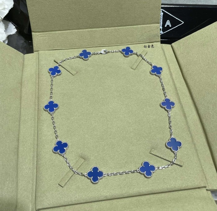 10 Flower Four Leaf Grass Necklace