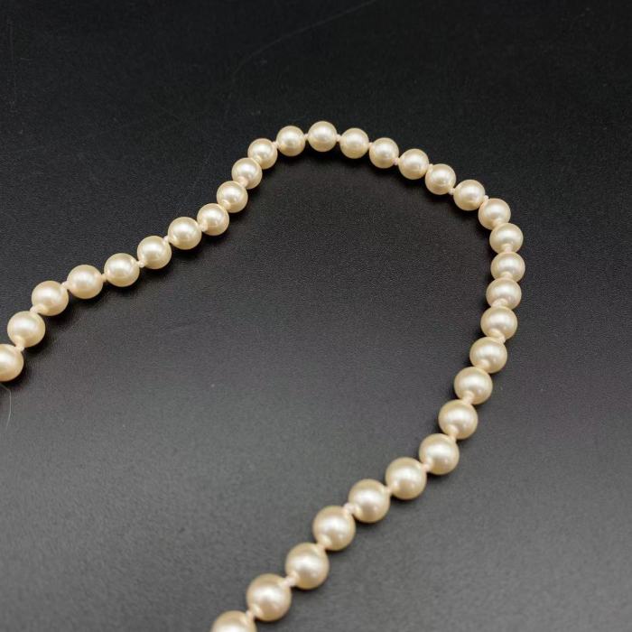 Red magnetic buckle necklace