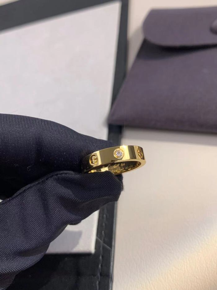 4mm smooth tricolor V gold diamond ring