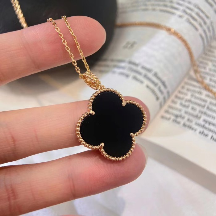 2.5cm Large Four Leaf Grass Necklace