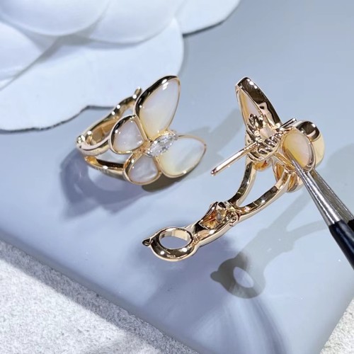 Four-leaved grass earrings agate v gold material