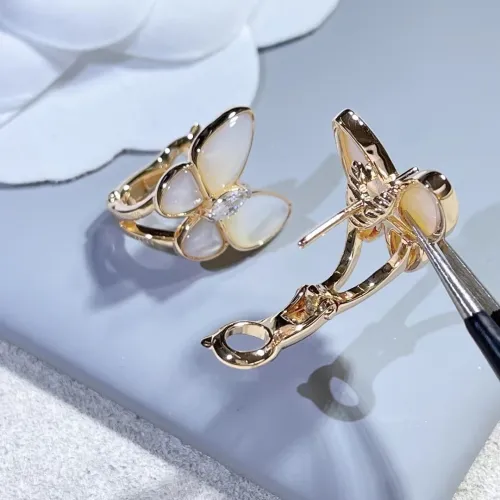 Four-leaved grass earrings agate v gold material