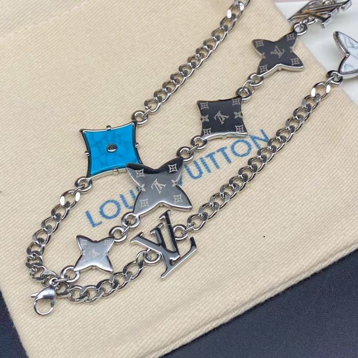 pendant necklace
