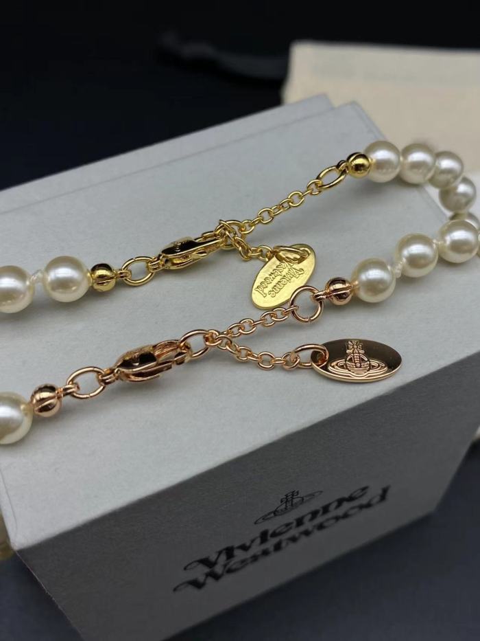 West Queen pearl rhinestone necklace Planet pendant