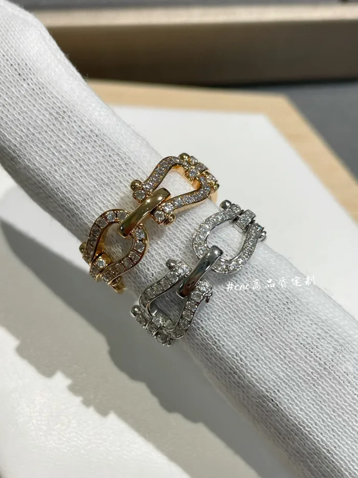 Horseshoe ring