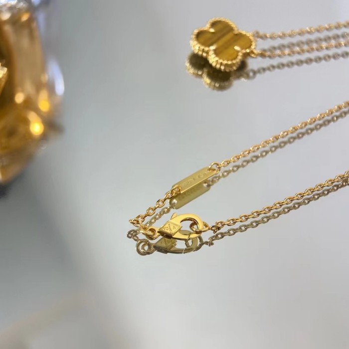 Clover necklace agate