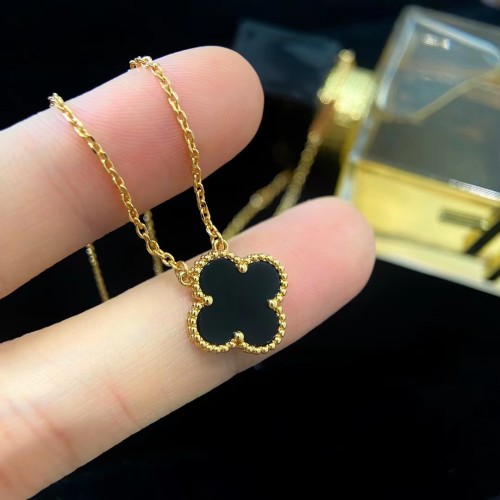 Clover necklace agate v gold material