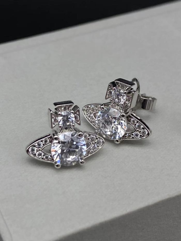 West Queen pearl with diamond stud earrings