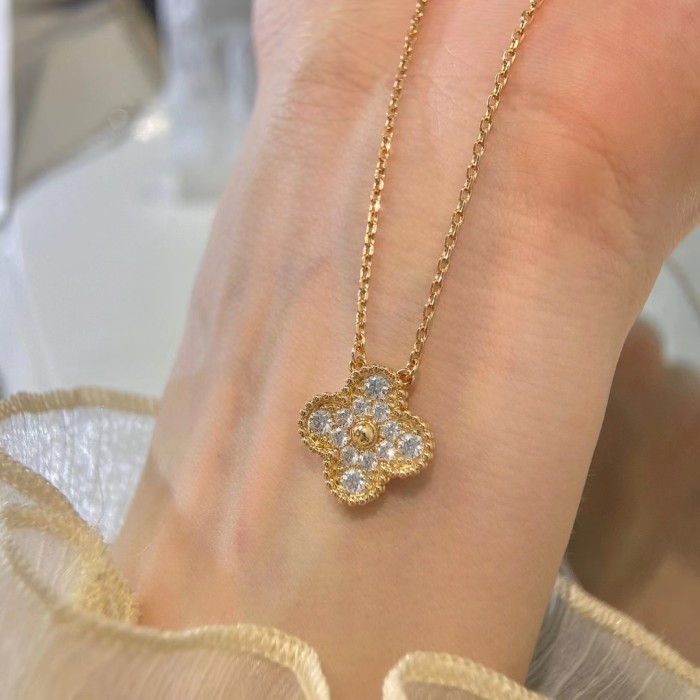 Fourleaf two-color diamond necklace