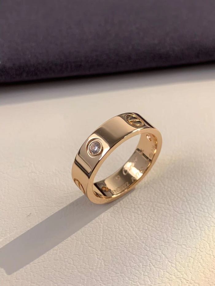 5.5mm smooth tricolor V gold diamond ring