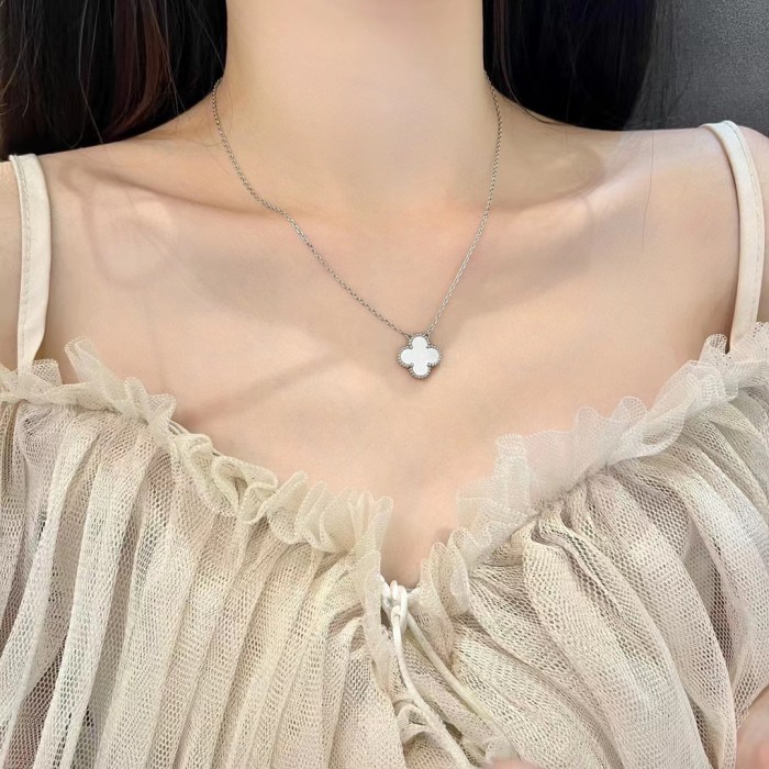 Clover necklace white fritillaria v gold material