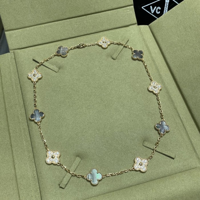 10 Flower Four Leaf Grass Necklace