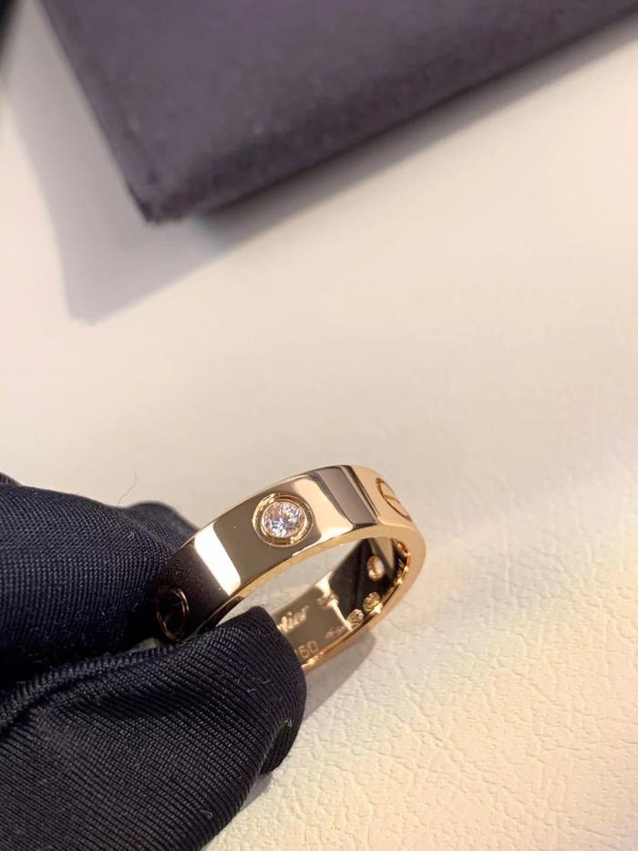 5.5mm smooth tricolor V gold diamond ring