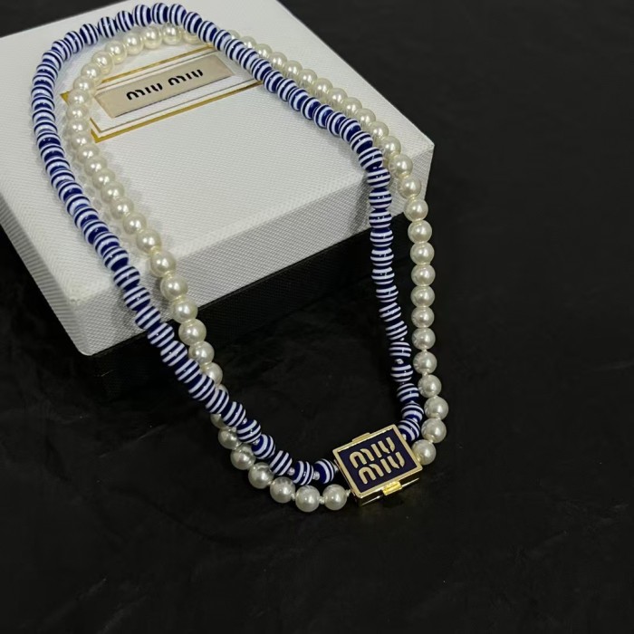 Double layered necklace