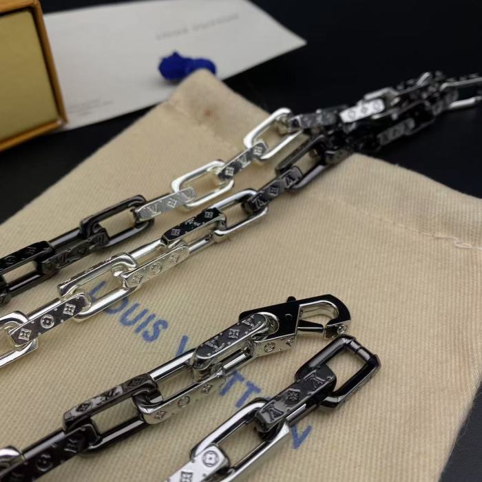 Logo engraved chain bracelet