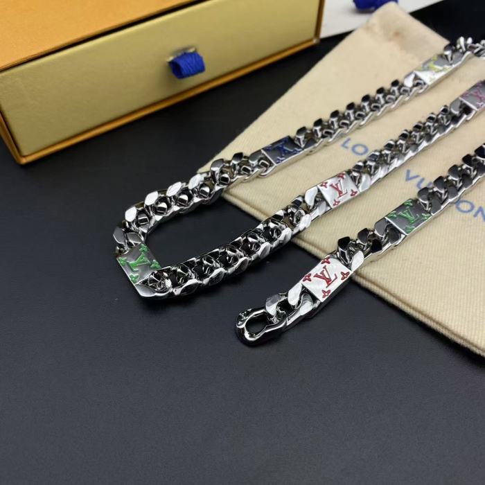 Colorful engraved necklace