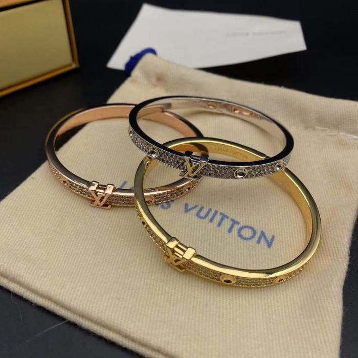 Tri color bracelet with diamond inlay