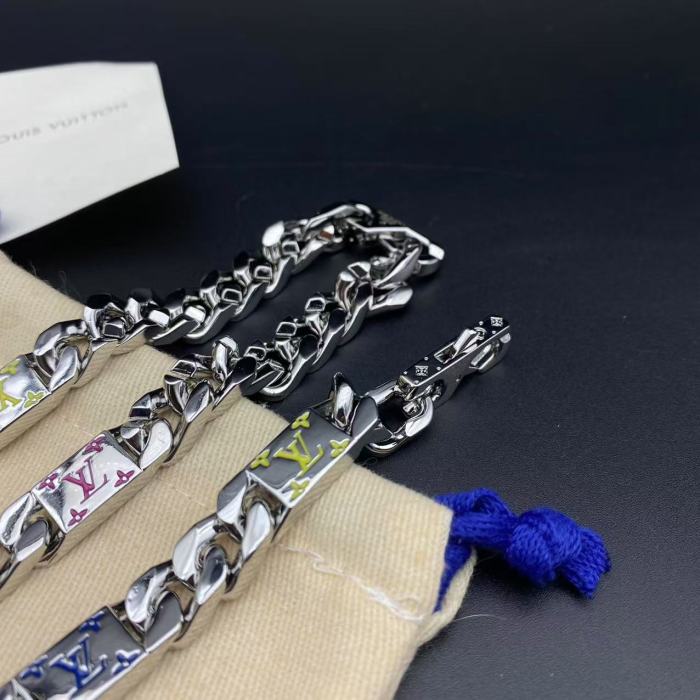 Colorful engraved necklace