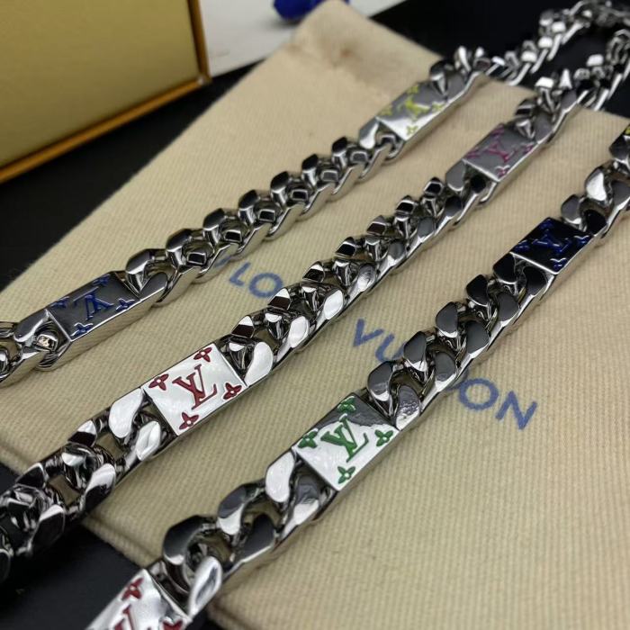 Colorful engraved necklace