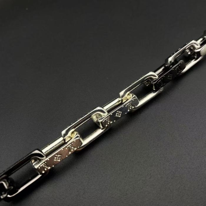 Logo engraved chain bracelet