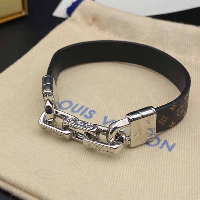 Leather ring bracelet