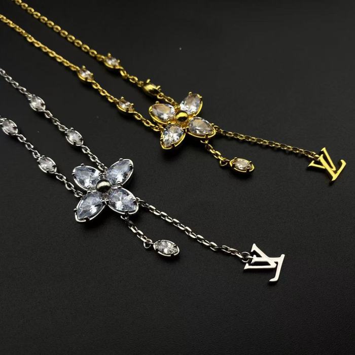 Two tone diamond inlaid flower necklace