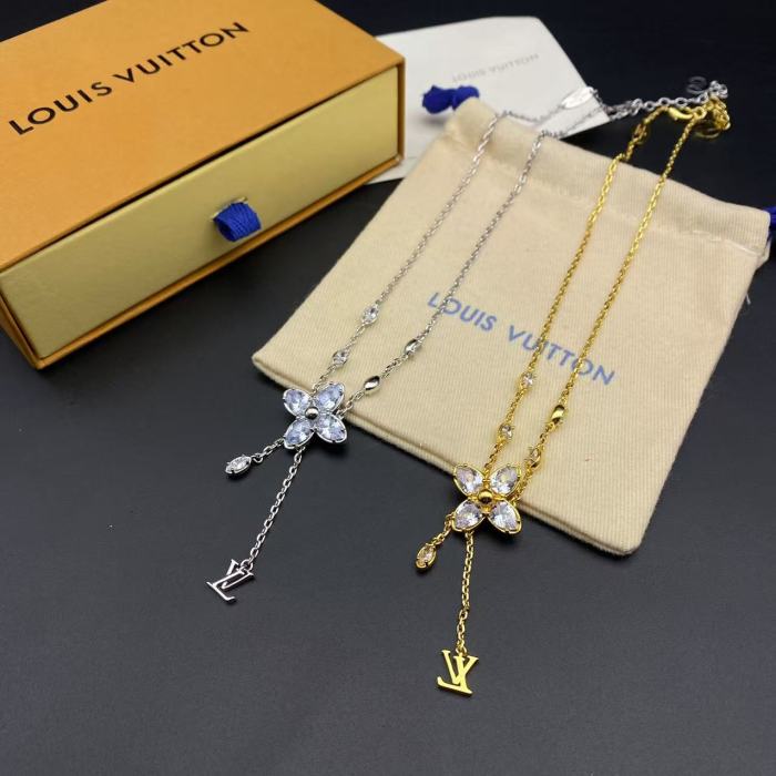 Two tone diamond inlaid flower necklace