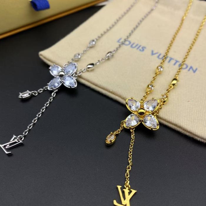 Two tone diamond inlaid flower necklace