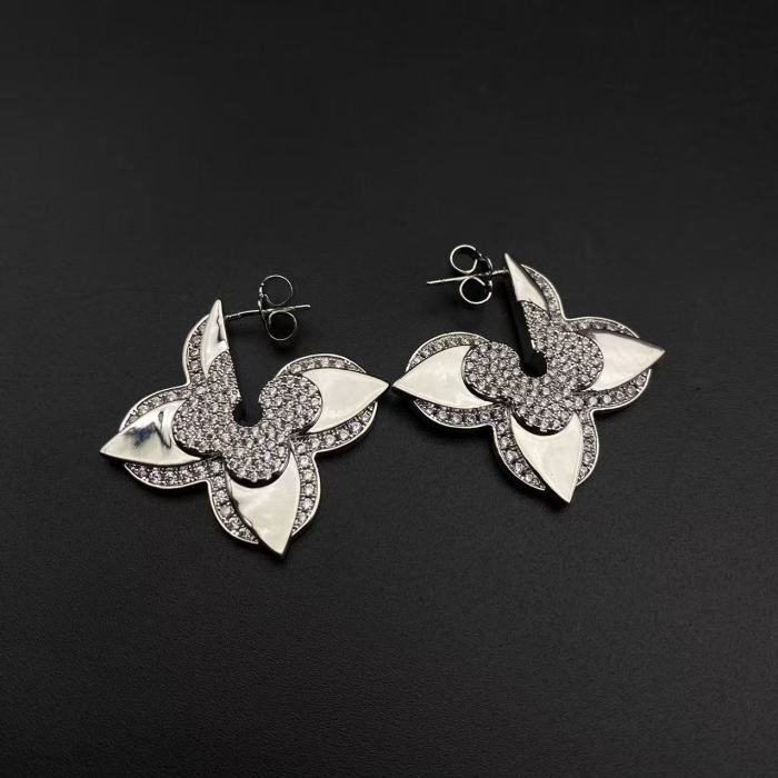 Small flower logo style necklace earrings