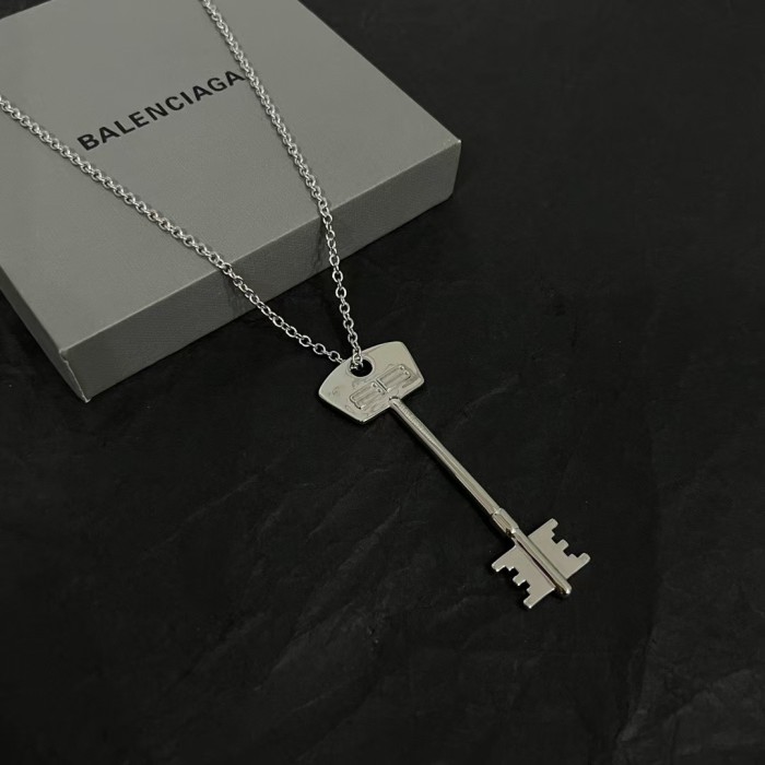 Key pendant necklace