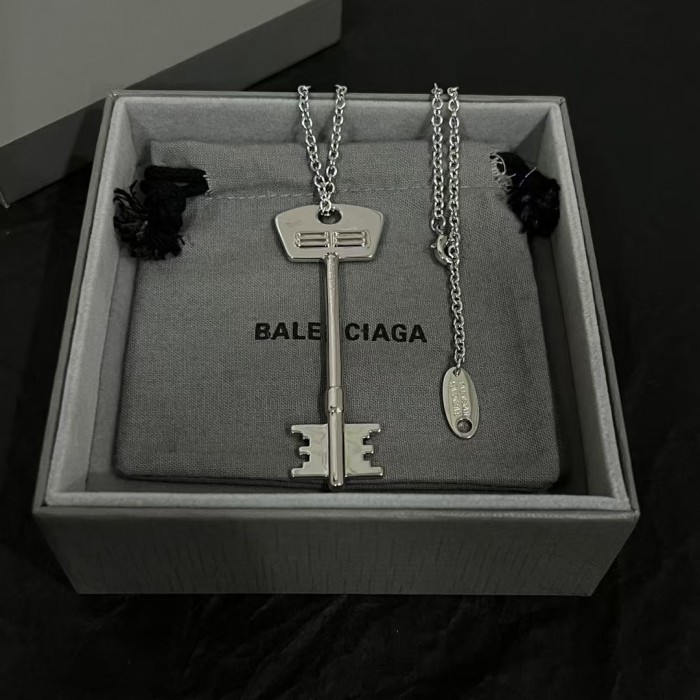 Key pendant necklace