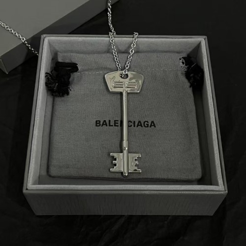 Key pendant necklace