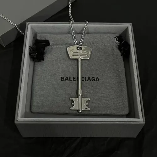 Key pendant necklace