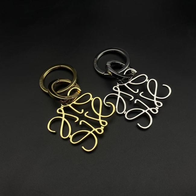 Hollow pattern keychain