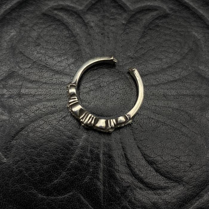 Cross ring with diamond opening