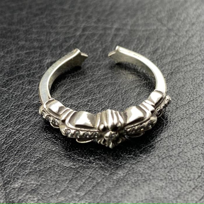 Cross ring with diamond opening