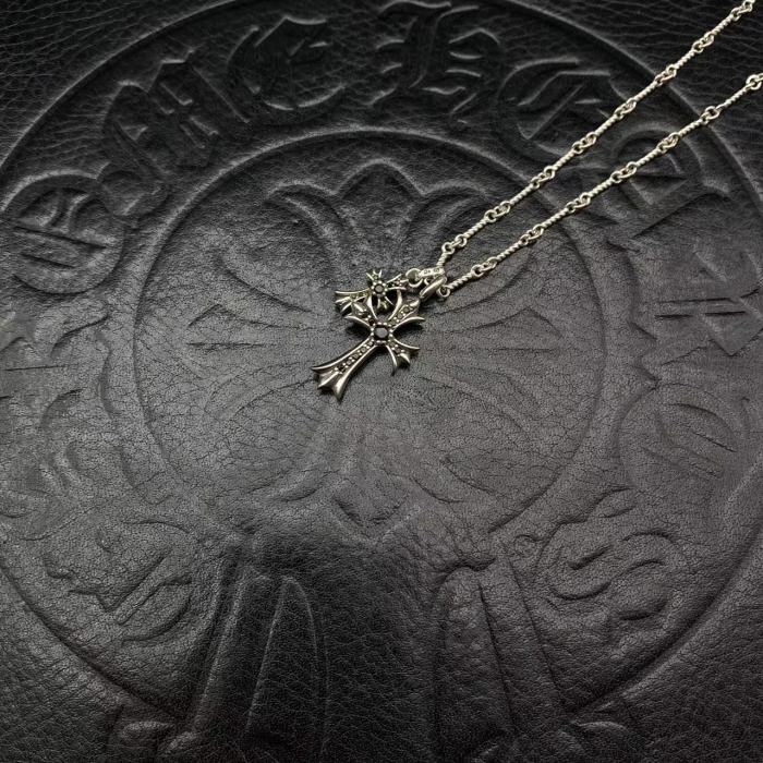 Double pendant necklace with diamonds