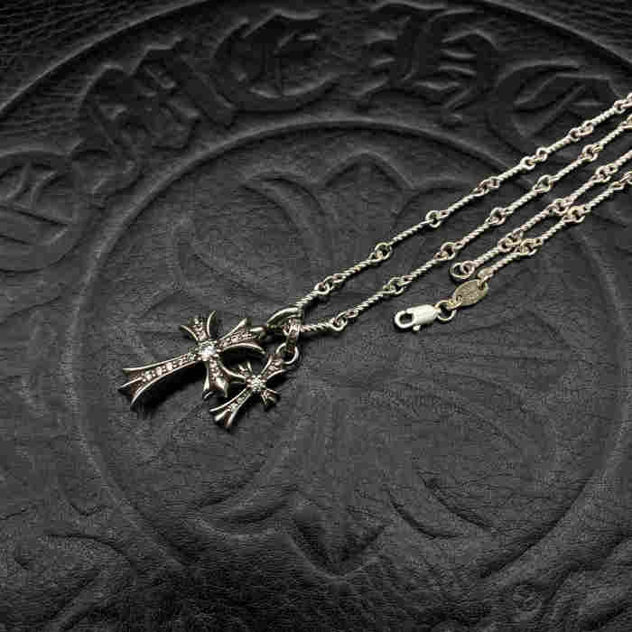 Double pendant necklace