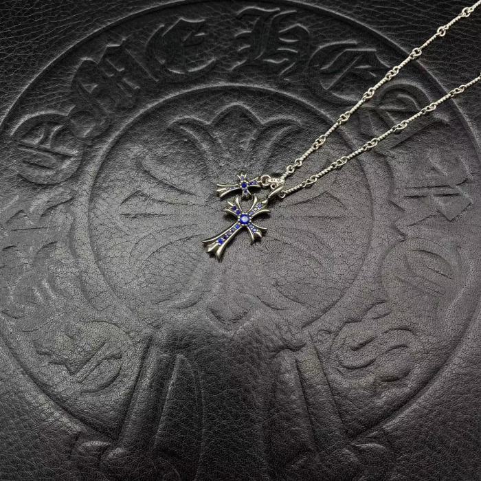 Double pendant necklace with diamonds