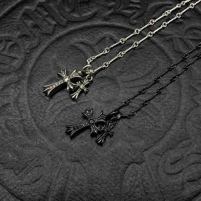 Double pendant necklace