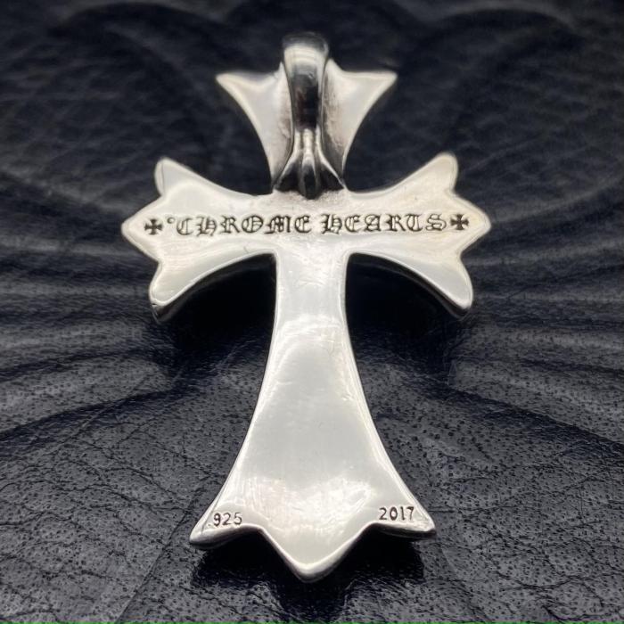 Medium sized heart-shaped cross pendant