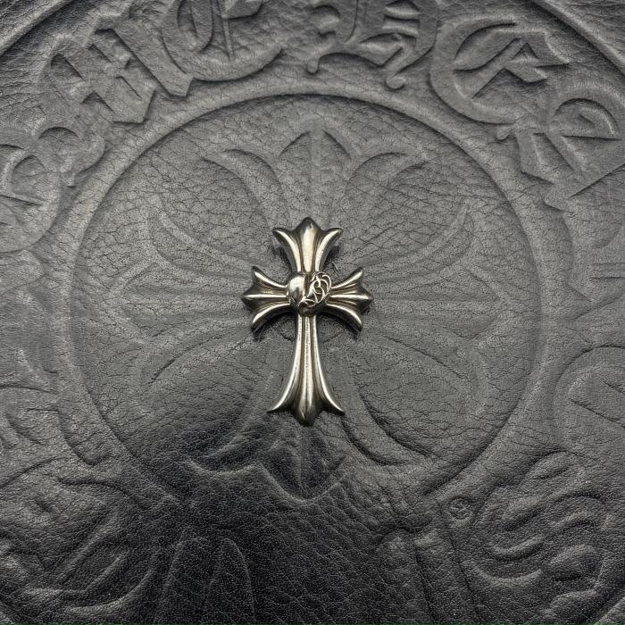 Medium sized heart-shaped cross pendant