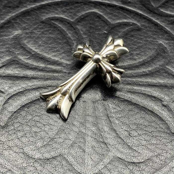 Medium double layered cross pendant